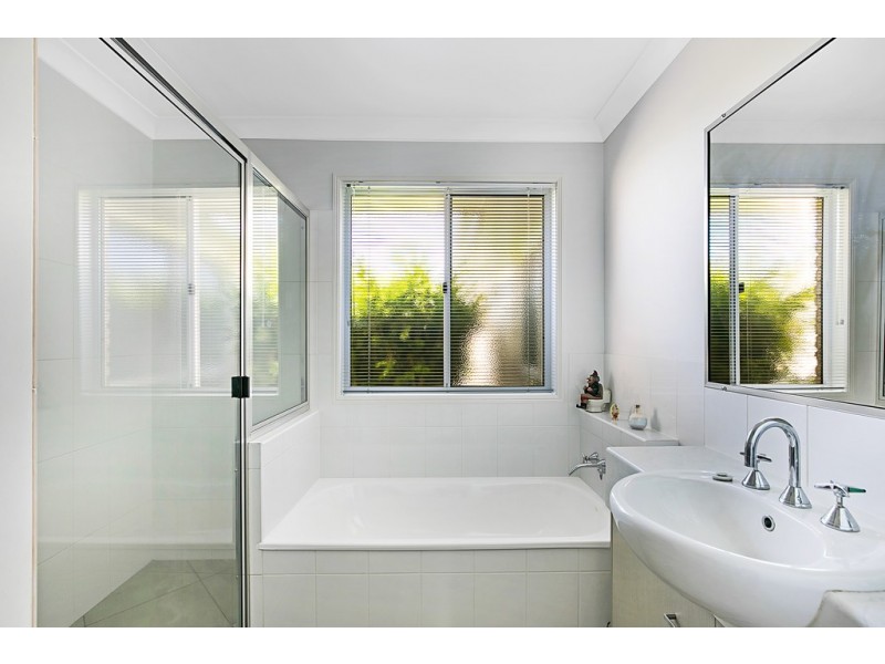 Unit 1/28 Wareena Crescent, Glenvale QLD 4350