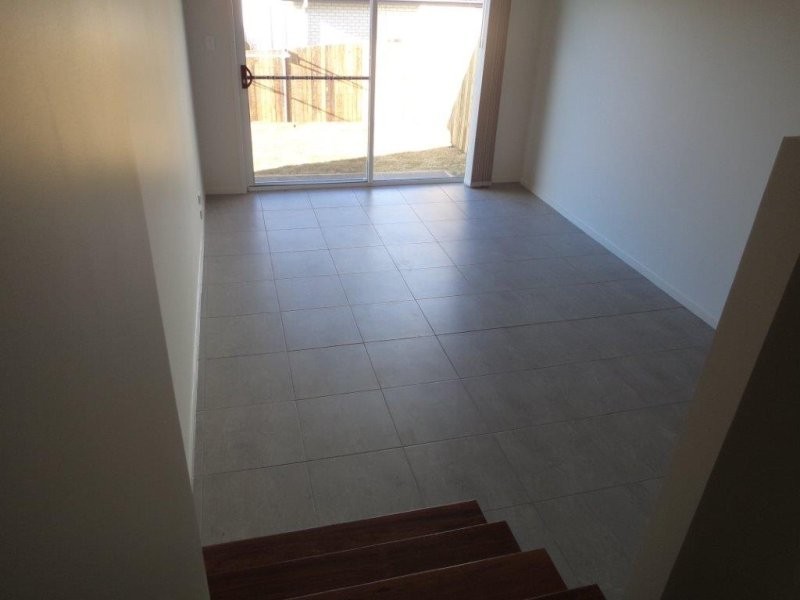 1/6 Reserve Road, Cranley QLD 4350