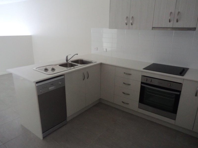 1/6 Reserve Road, Cranley QLD 4350