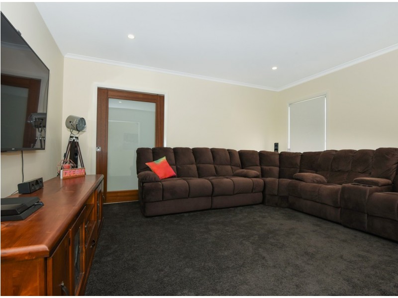 26 Maculan Crescent, Westbrook QLD 4350