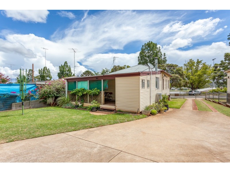 4 Wattle Street, Harlaxton QLD 4350