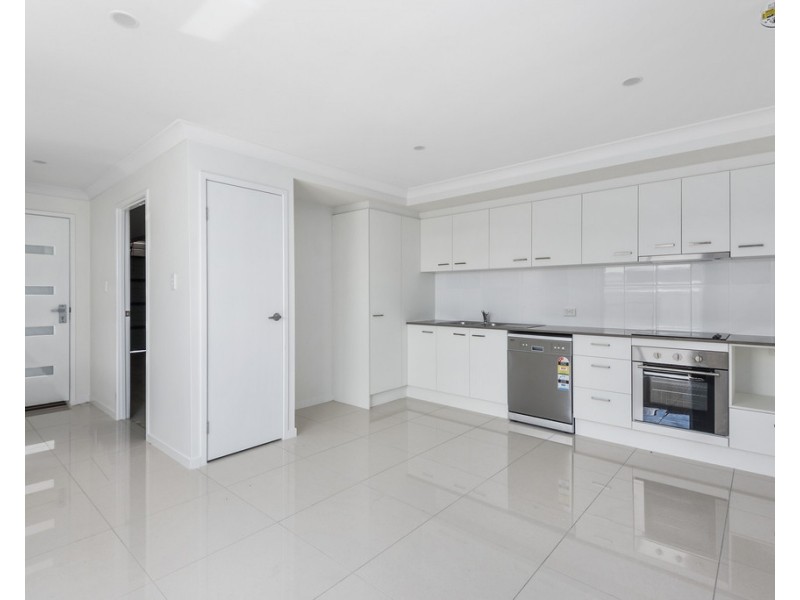 2/21 Weebah Place, Cambooya QLD 4358