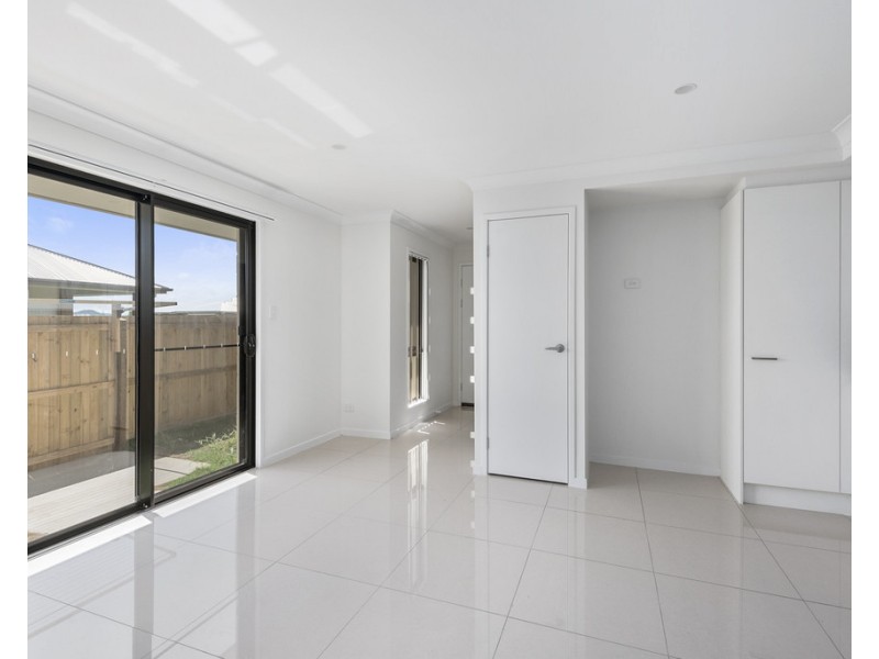 2/21 Weebah Place, Cambooya QLD 4358