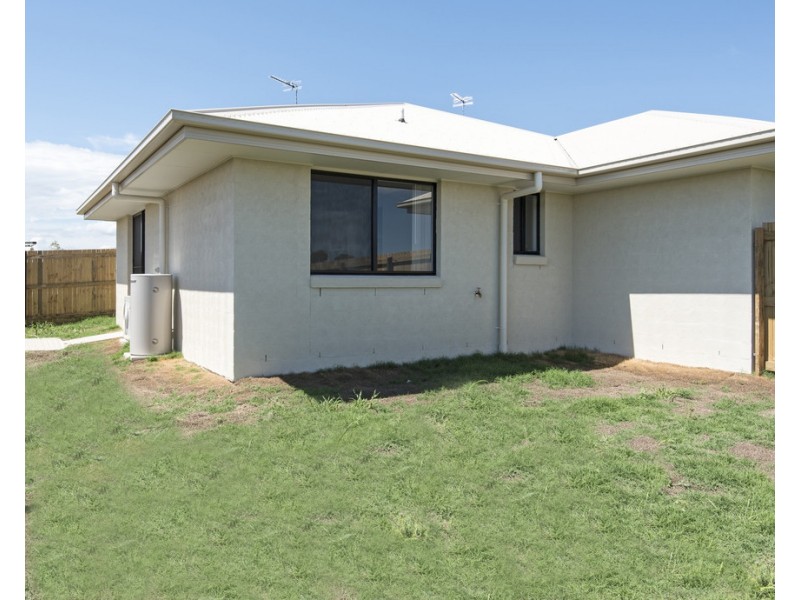 2/21 Weebah Place, Cambooya QLD 4358