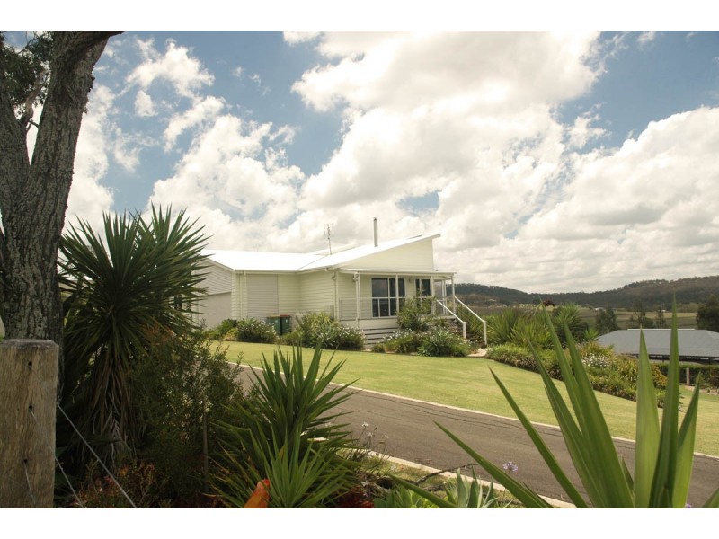 6 Manikato Drive, Hodgson Vale QLD 4352