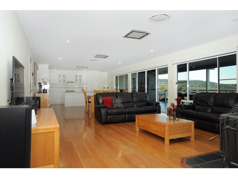 6 Manikato Drive, Hodgson Vale QLD 4352