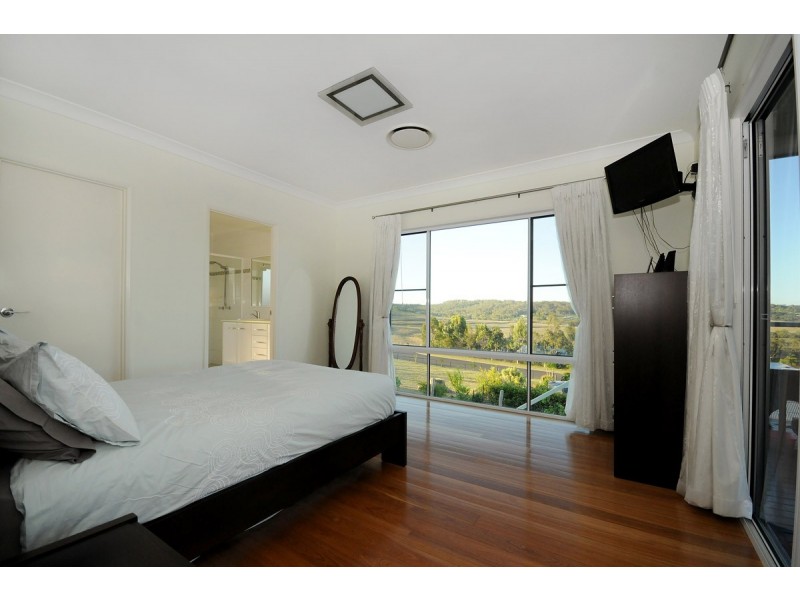 6 Manikato Drive, Hodgson Vale QLD 4352