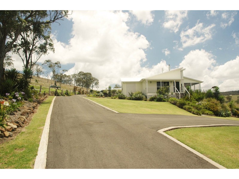 6 Manikato Drive, Hodgson Vale QLD 4352