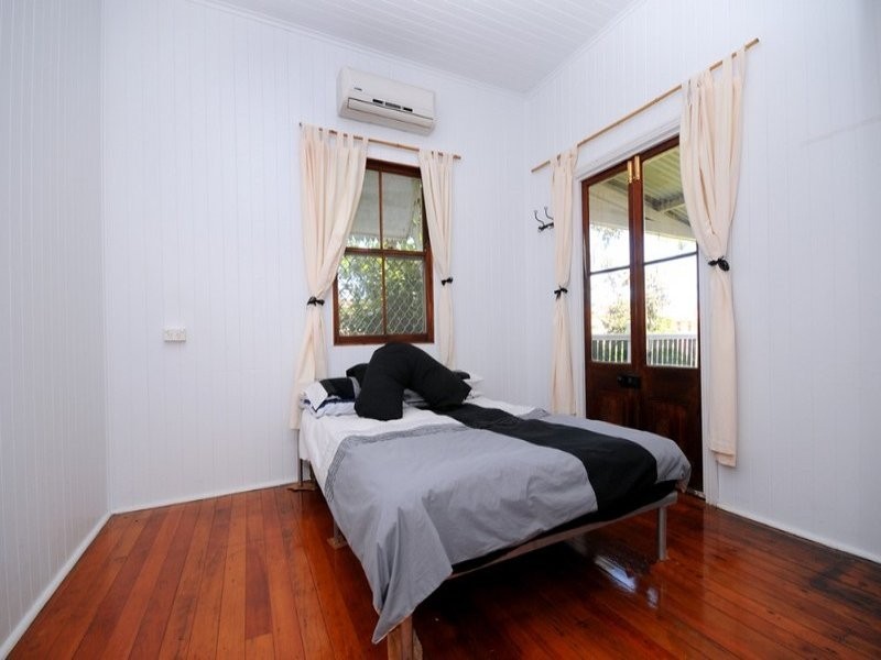 67 Gordon Avenue, Newtown QLD 4350
