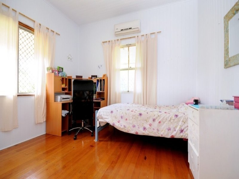 67 Gordon Avenue, Newtown QLD 4350
