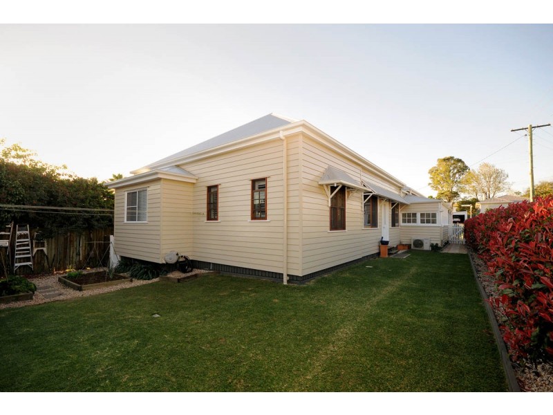 30 Dunmore Street, East Toowoomba QLD 4350