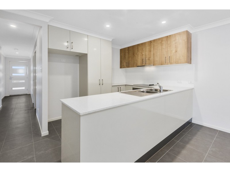 2/54 Sanctuary Drive, Cranley QLD 4350