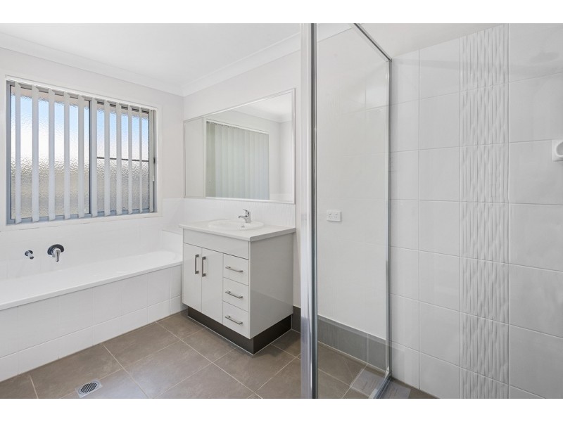 2/54 Sanctuary Drive, Cranley QLD 4350