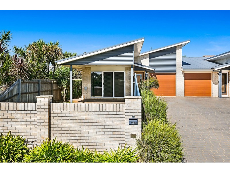 Unit 2/208 Stenner Street, Middle Ridge QLD 4350