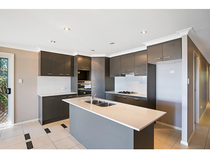 Unit 2/208 Stenner Street, Middle Ridge QLD 4350