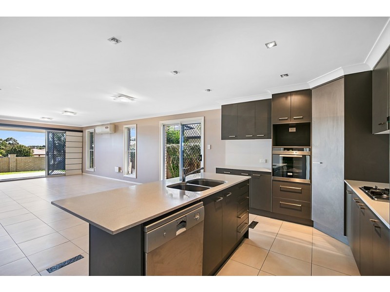 Unit 2/208 Stenner Street, Middle Ridge QLD 4350