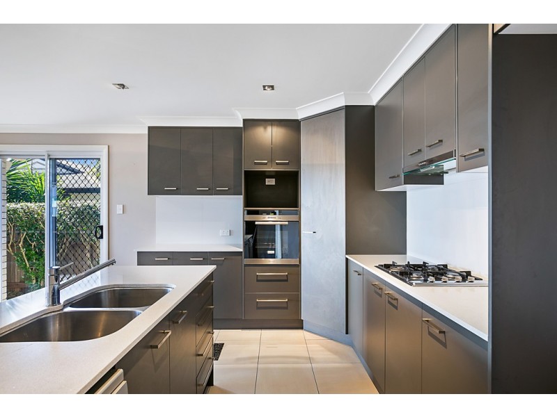 Unit 2/208 Stenner Street, Middle Ridge QLD 4350