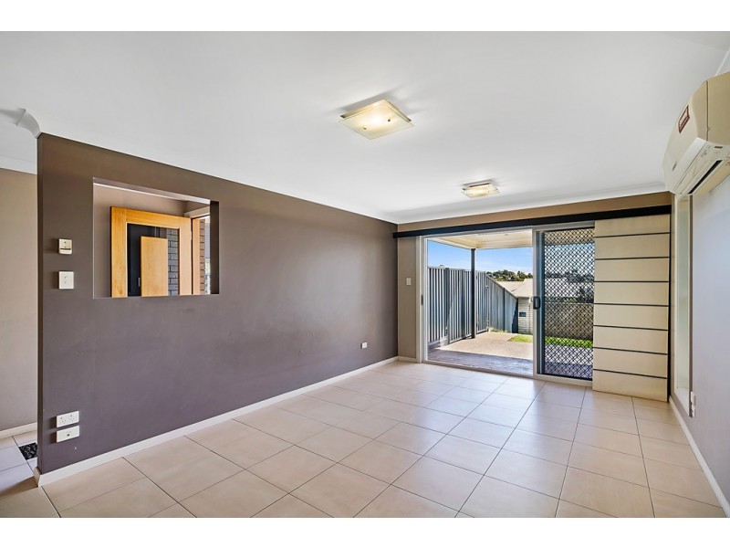 Unit 2/208 Stenner Street, Middle Ridge QLD 4350