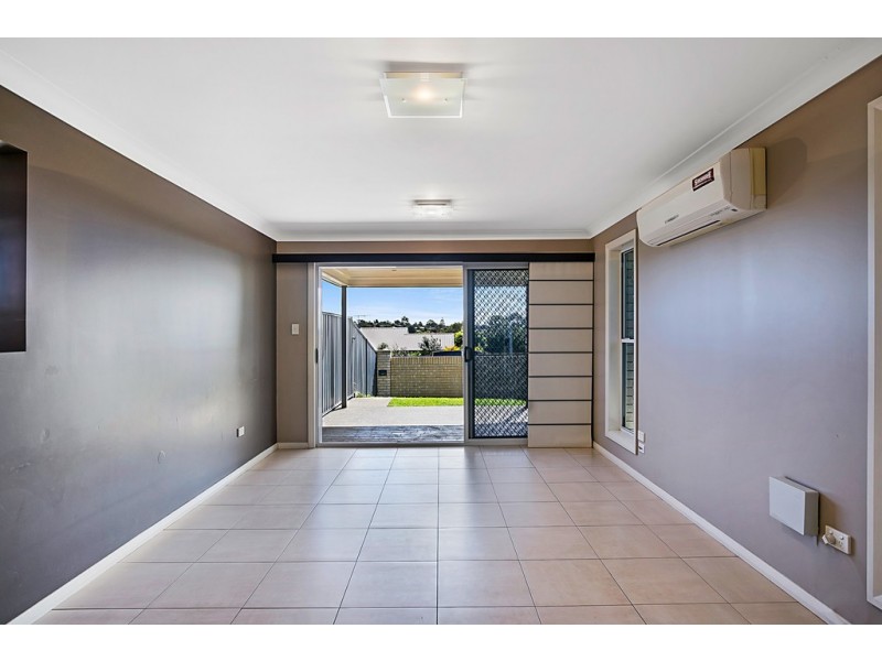 Unit 2/208 Stenner Street, Middle Ridge QLD 4350