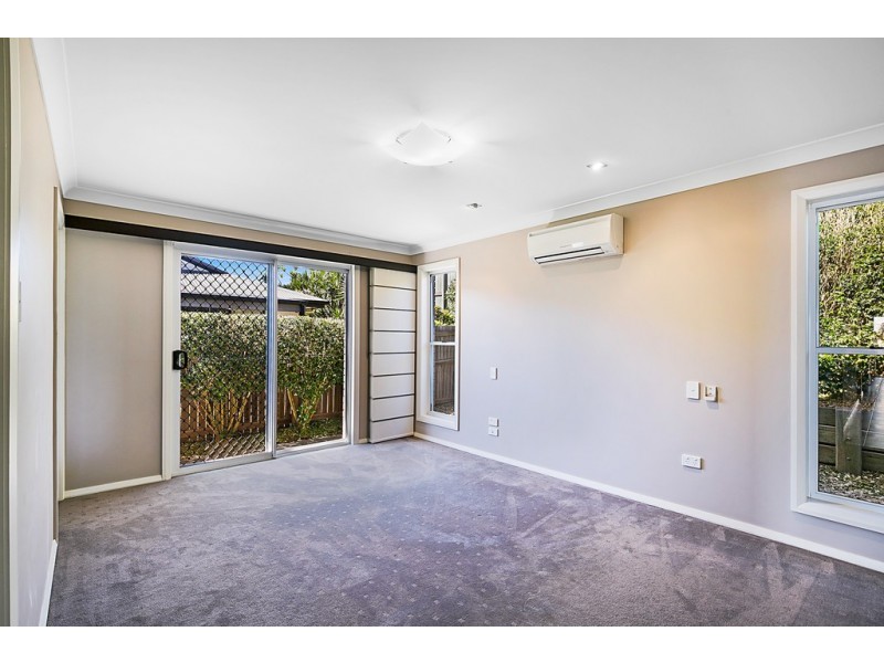 Unit 2/208 Stenner Street, Middle Ridge QLD 4350