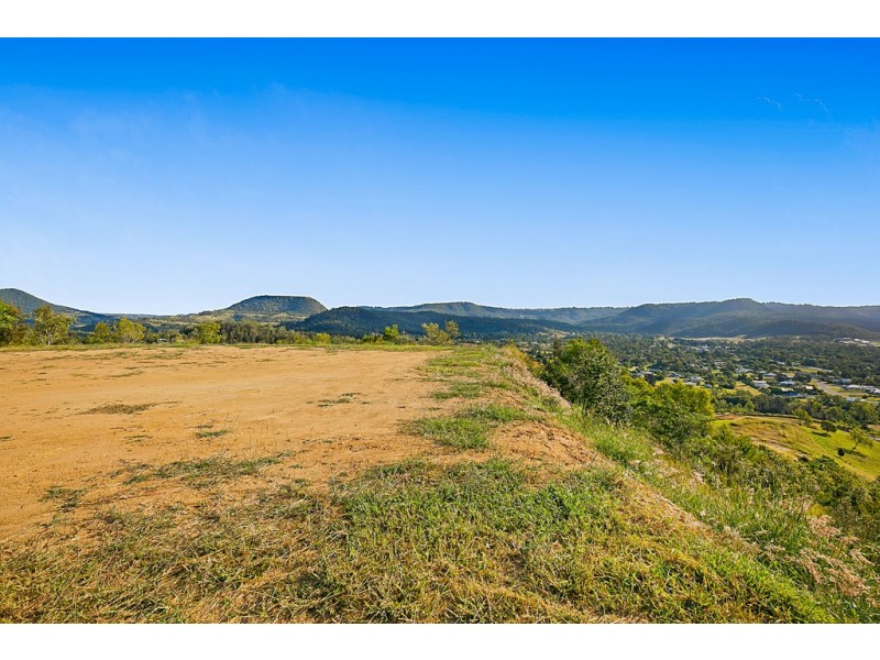 21 Skyline Drive, Withcott QLD 4352