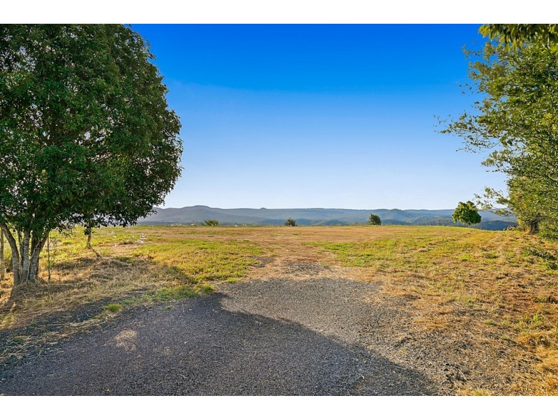 21 Skyline Drive, Withcott QLD 4352