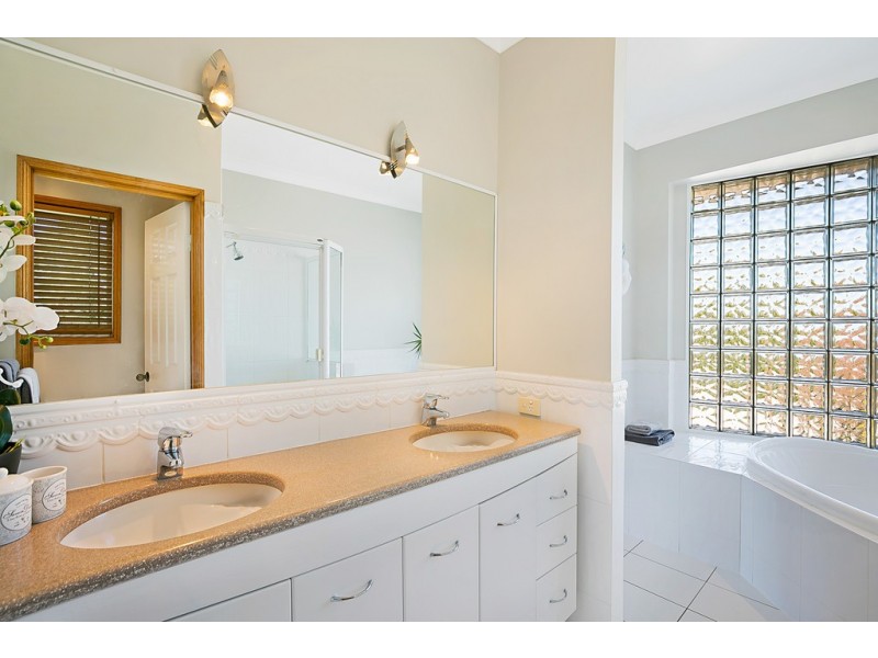 House 10/46a Mackenzie Street “Parkwood Estate”, Mount Lofty QLD 4350