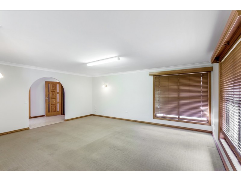 11 Batten Court, Wilsonton QLD 4350