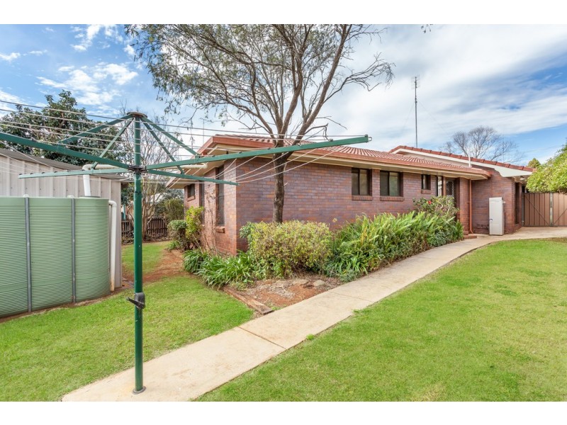 11 Batten Court, Wilsonton QLD 4350