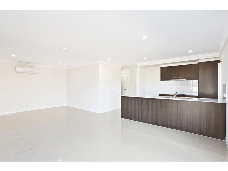 1/6 Weebah Place, Cambooya QLD 4358