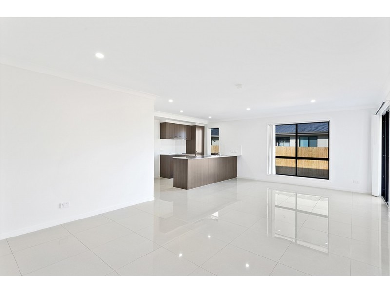 1/6 Weebah Place, Cambooya QLD 4358