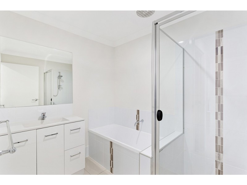 1/6 Weebah Place, Cambooya QLD 4358