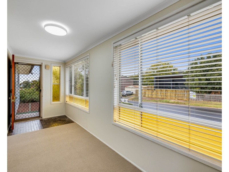 3 Ure Street, Mount Lofty QLD 4350