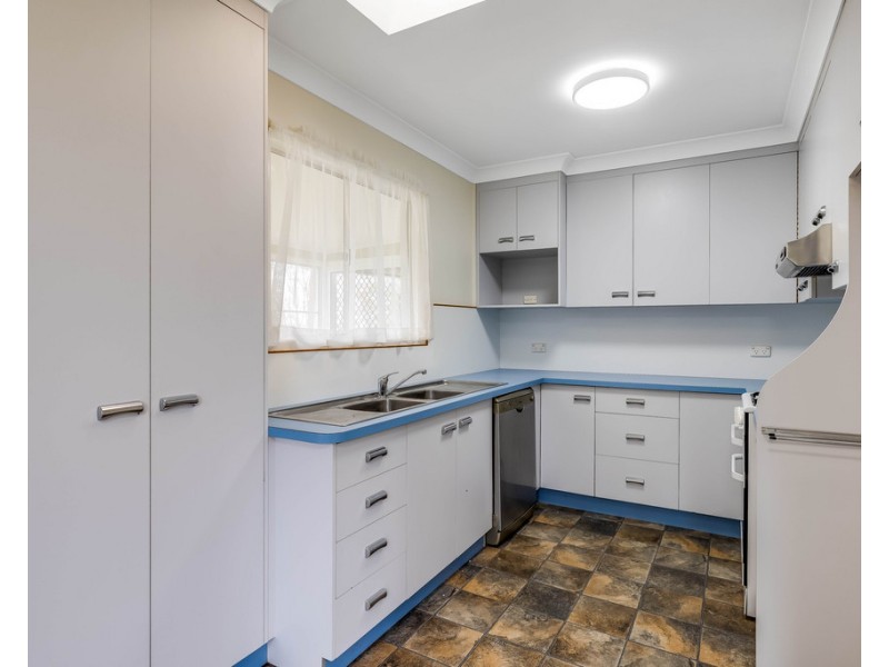 3 Ure Street, Mount Lofty QLD 4350