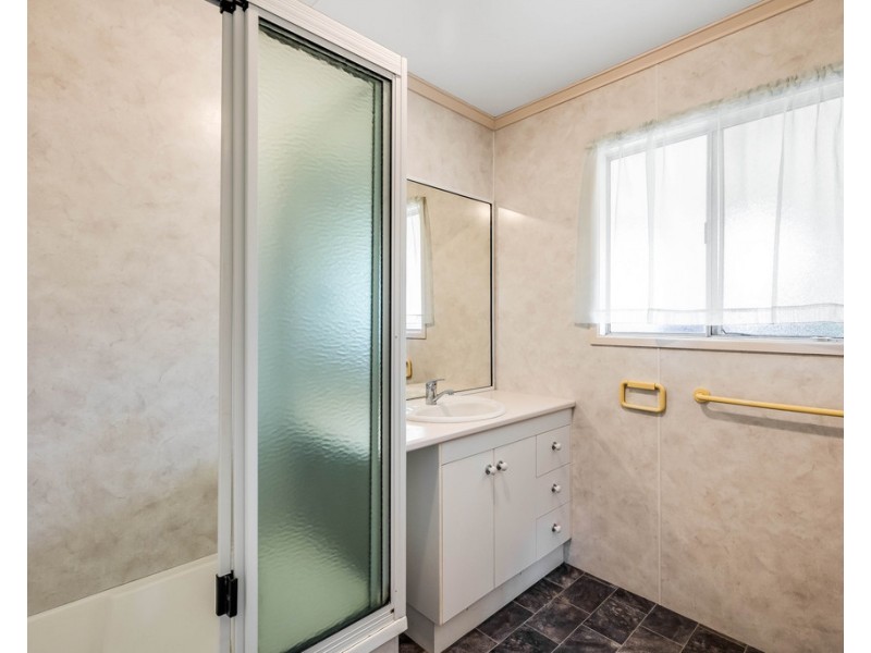 3 Ure Street, Mount Lofty QLD 4350