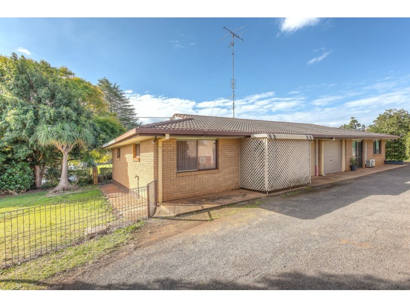 Unit 1/944 Ruthven Street, Kearneys Spring QLD 4350