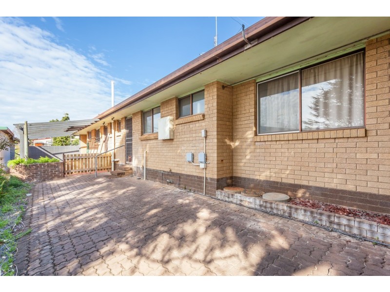 Unit 1/944 Ruthven Street, Kearneys Spring QLD 4350