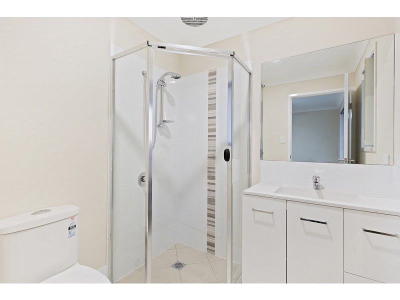 2/5 Magpie Drive, Cambooya QLD 4358