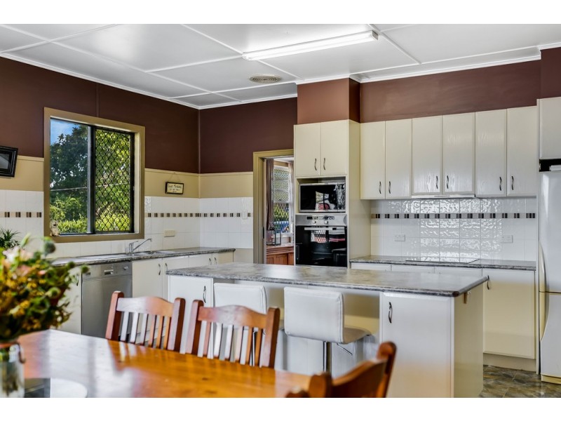 27 Seaton Street, South Toowoomba QLD 4350