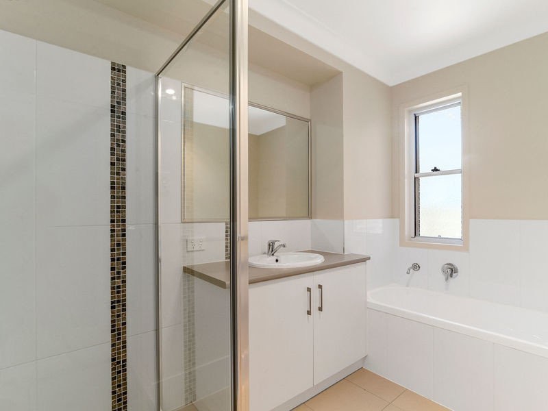 Unit 1/270a Bridge Street, Newtown QLD 4350