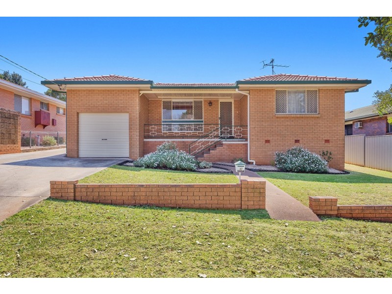 47 Debra Street, Centenary Heights QLD 4350