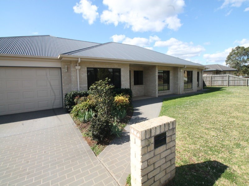 3 Willowburn Drive, Rockville QLD 4350
