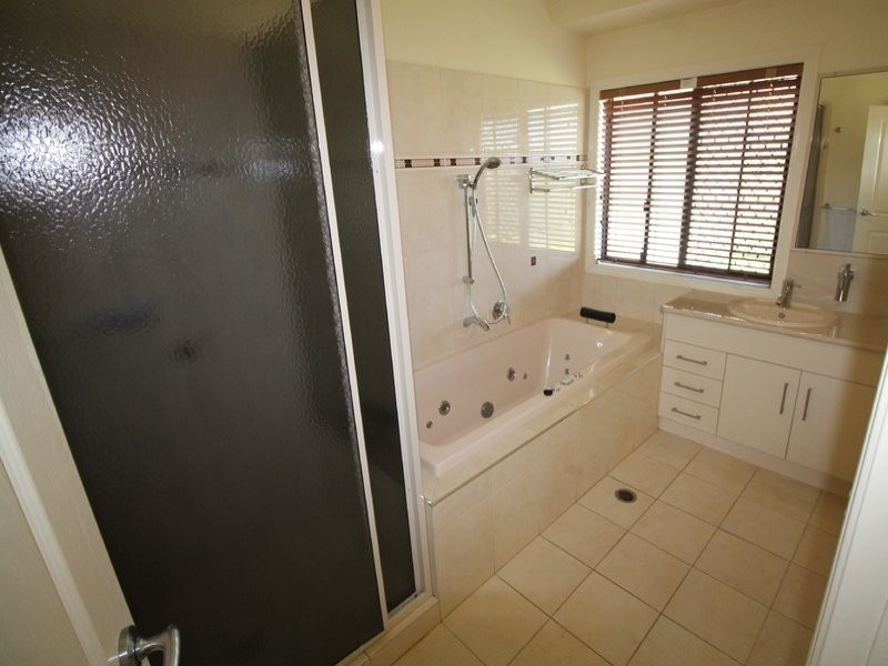 3 Willowburn Drive, Rockville QLD 4350