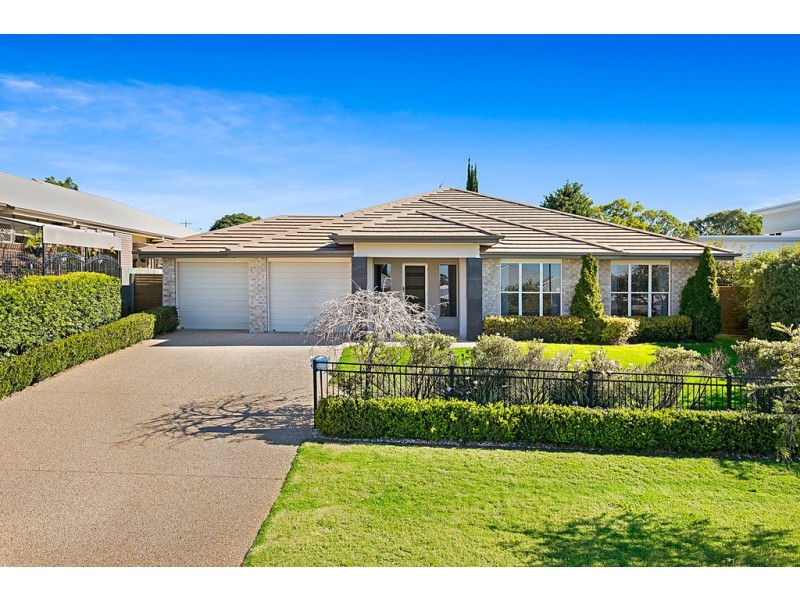 4 Saba Court, Middle Ridge QLD 4350