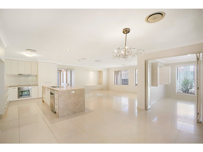 4 Saba Court, Middle Ridge QLD 4350