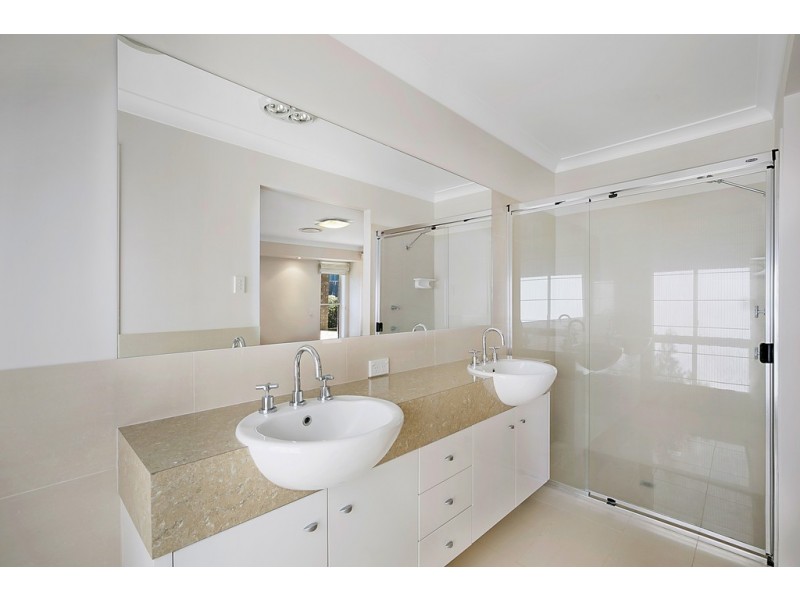 4 Saba Court, Middle Ridge QLD 4350