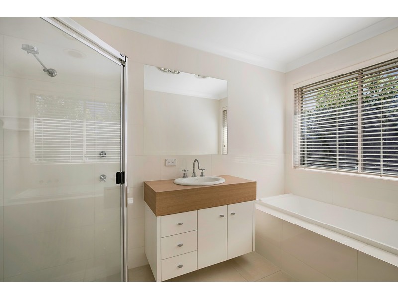 4 Saba Court, Middle Ridge QLD 4350