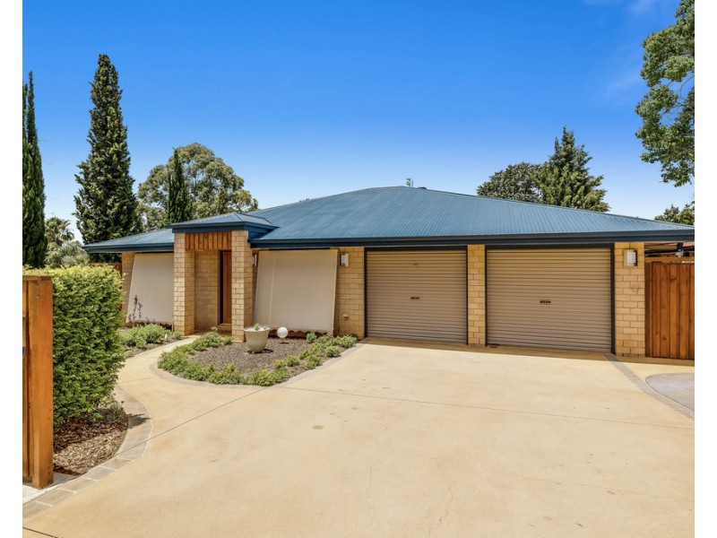 2 Hillcrest Court, Kearneys Spring QLD 4350