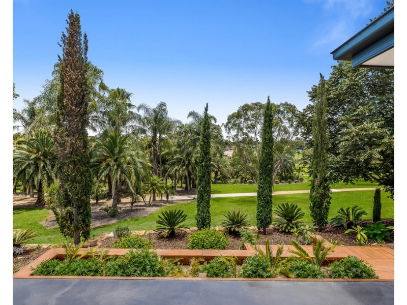 2 Hillcrest Court, Kearneys Spring QLD 4350