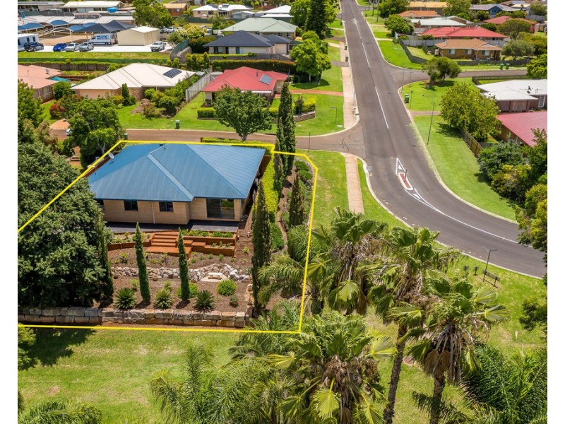 2 Hillcrest Court, Kearneys Spring QLD 4350
